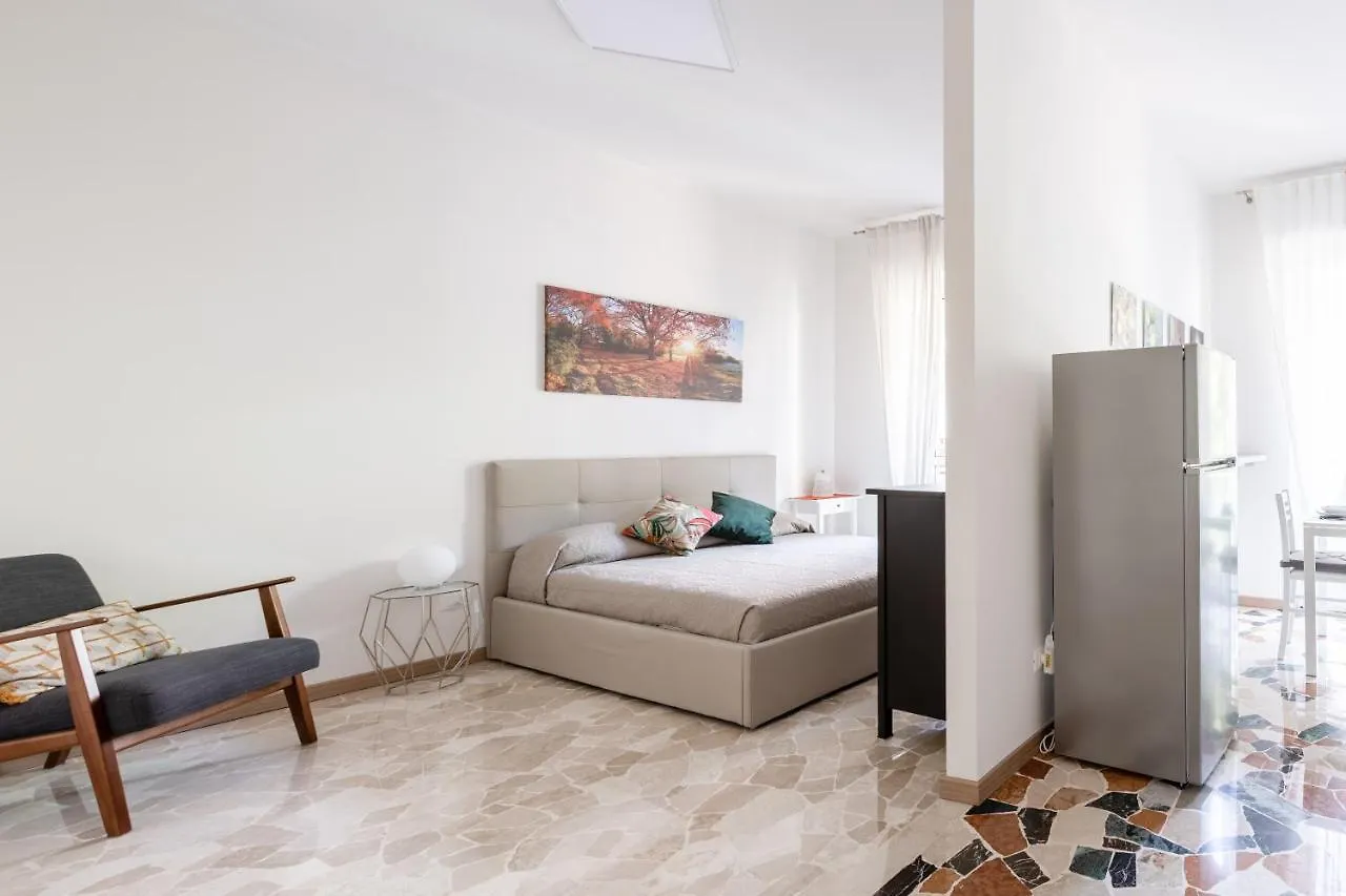 Piazzale Udine Balcony Apt Milan