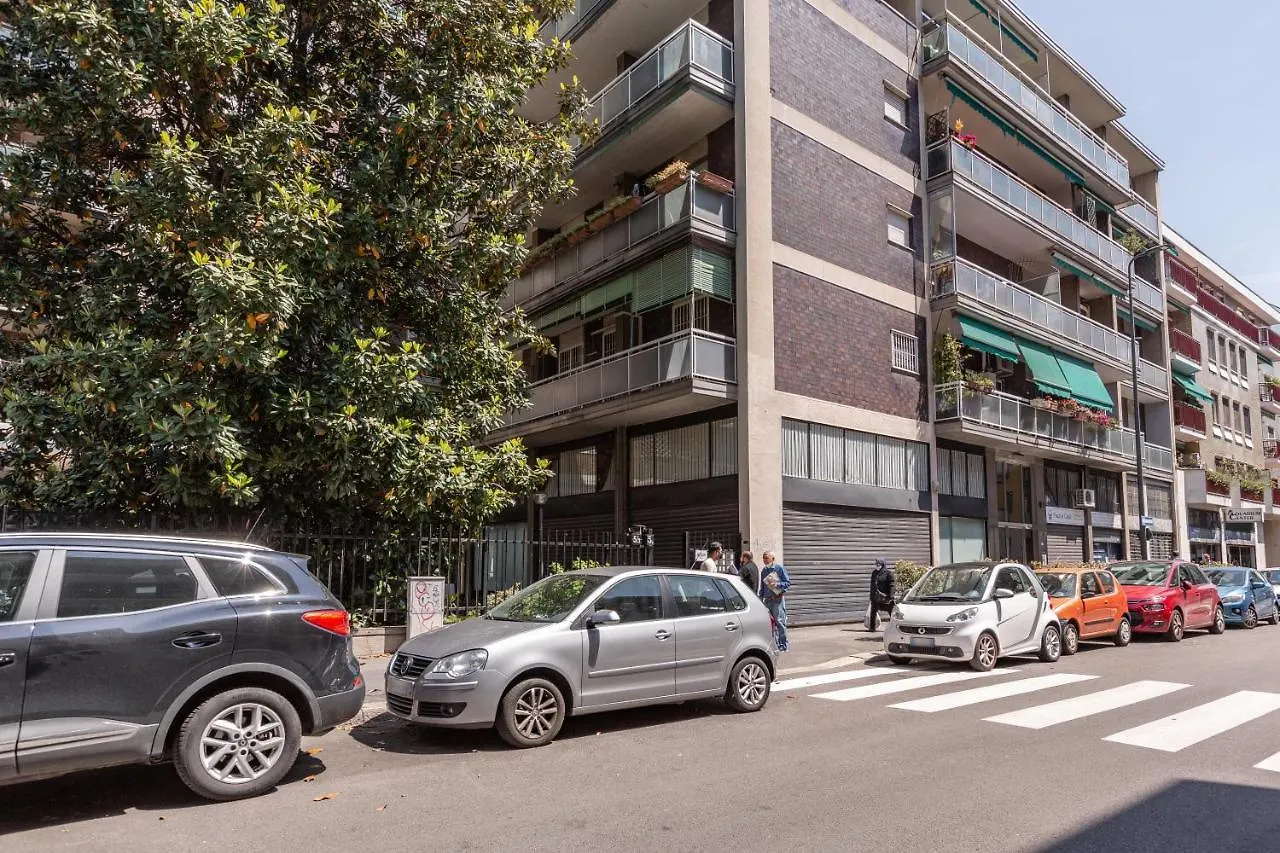 Piazzale Udine Balcony Apt Milan Italy